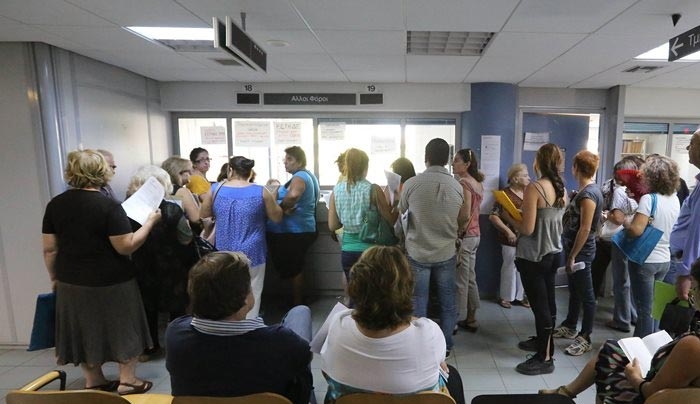 Αγώνας δρόμου για έσοδα 30 δισ. έως το τέλος του χρόνου αλλιώς... κόφτης