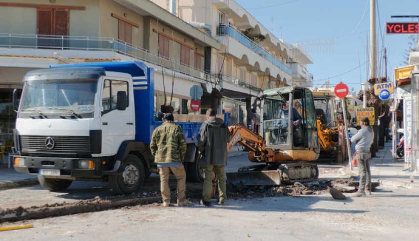 Ξεκίνησε το έργο ομβρίων στην οδό Μπουμπουλίνας προϋπολογισμού 300 χιλ.το οποίο θα ολοκληρωθεί σε ορίζοντα τριμήνου