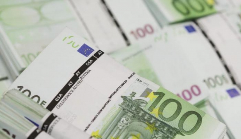 Νέα χαρτονομίσματα των 100 και 200 ευρώ!
