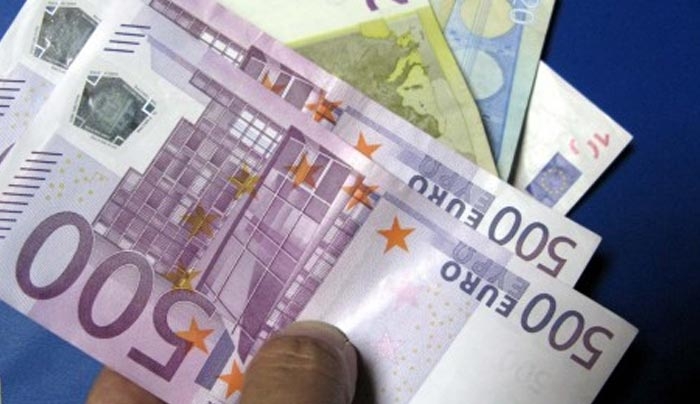 Συντάξεις: Στα 20 χρόνια και κάτω από 384 ευρώ το μήνα – Έβγαλαν μαχαίρια οι δανειστές