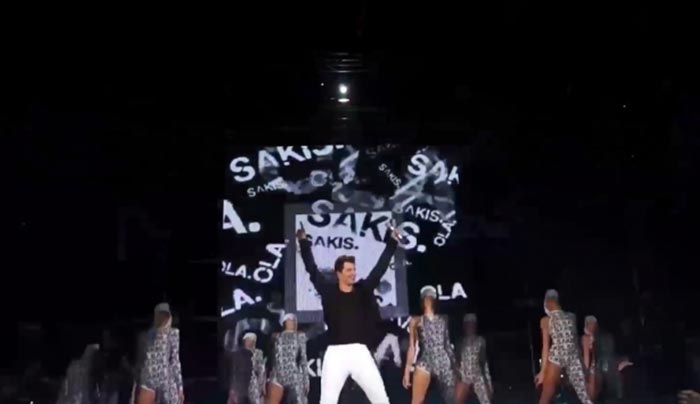 Σάκης Ρουβάς: Το φαντασμαγορικό show στη Μύκονο και οι επώνυμοι που τον αποθέωσαν! (Βίντεο)