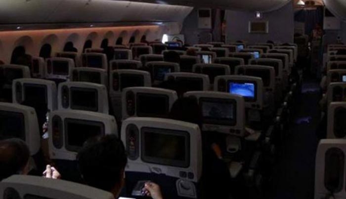 Γιατί οι πιλότοι χαμηλώνουν τα φώτα στην προσγείωση και την απογείωση των αεροπλάνων;