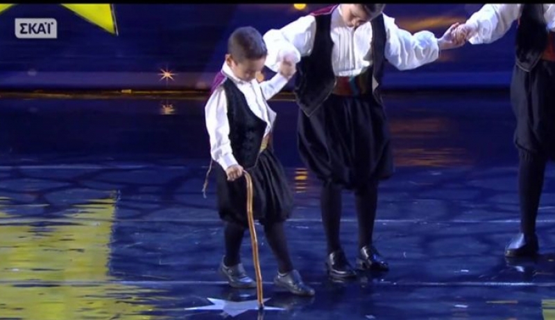 Ο «χορός του μηχανικού» από το μικρό Νίκο Πιρπίνια στην εκπομπή «Ελλάδα έχεις ταλέντο»(video)