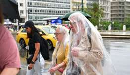 Καιρός σήμερα: Kαταιγίδες, χαλάζι και θυελλώδεις άνεμοι – Στους 32 βαθμούς η θερμοκρασία