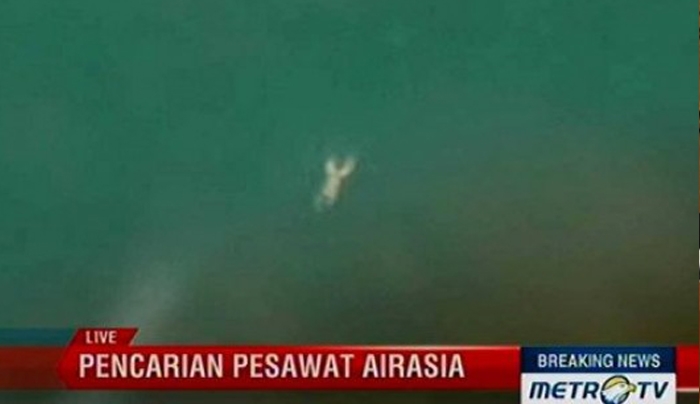 Αναποδογυρισμένο και σε βάθος 50 μέτρων το αεροπλάνο της AirAsia!