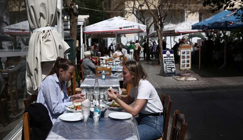 Guardian: Ο ελληνικός τουρισμός ανακάμπτει - Η απόφαση να ανοίξει νωρίτερα η περίοδος φαίνεται ότι απέδωσε