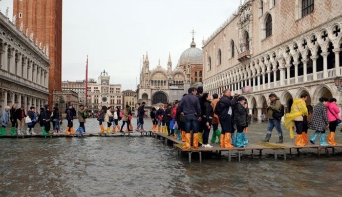 "Βυθίστηκε" η Βενετία από τις σφοδρές καταιγίδες - ΦΩΤΟ - ΒΙΝΤΕΟ