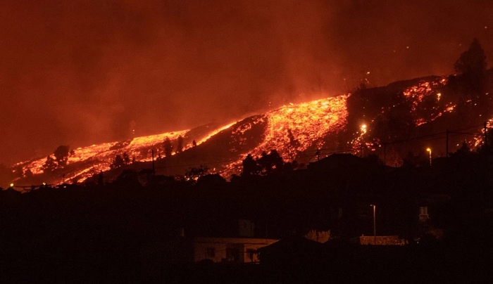 Έκρηξη ηφαιστείου στη Λα Πάλμα: Αγωνία για την πορεία της λάβας - Χιλιάδες εκκενώσεις, εκατοντάδες κατεστραμμένα σπίτια