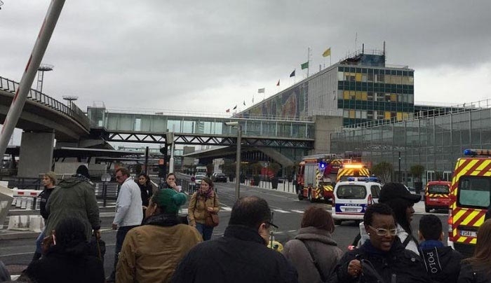 Συναγερμός στο Παρίσι: Πυροβολισμοί στο αεροδρόμιο Ορλί - Ενας νεκρός