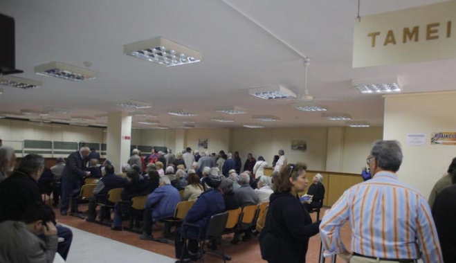 «Ριφιφί» 1,8 δισ. από την τσέπη μας με 13 νέους φόρους