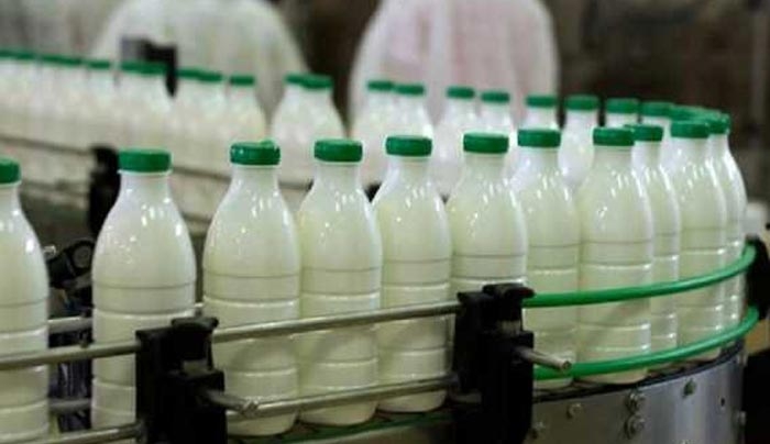 Μεγάλη γαλακτοβιομηχανία απειλεί να βάλει λουκέτο σε εργοστάσια της