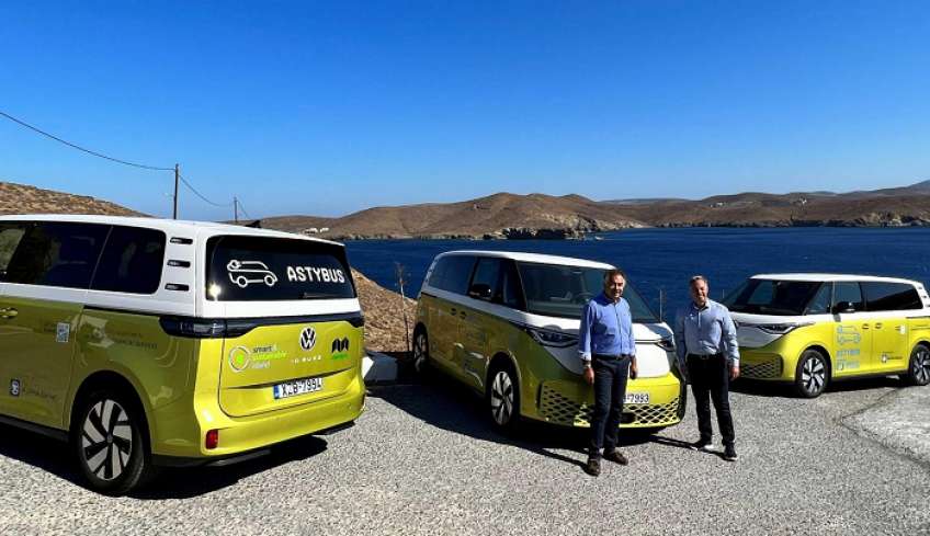 Τρία νέα ηλεκτρικά μίνι-βαν Volkswagen ID. BUZZ στην αστική συγκοινωνία της Αστυπάλαιας.