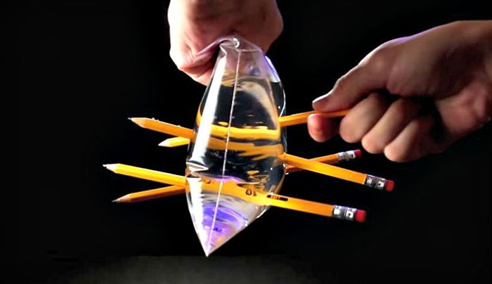 10 Απλά και εντυπωσιακά κόλπα χρησιμοποιώντας υγρά πράγματα (Βίντεο)