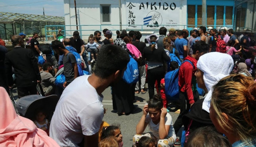 Στο λιμάνι του Πειραιά πάνω από 300 πρόσφυγες και μετανάστες αιτούντες άσυλο