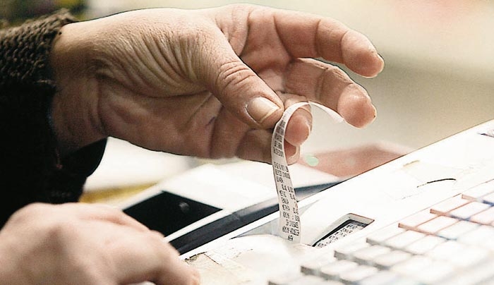 Αποδείξεις: Αυτόματα στην φορολογική δήλωση οι αγορές με πλαστικό χρήμα