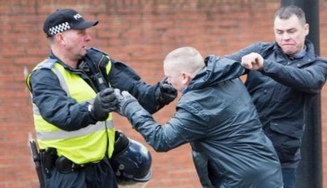Μ. Βρετανία: Συγκρούσεις μεταξύ οργανώσεων και εννέα συλλήψεις