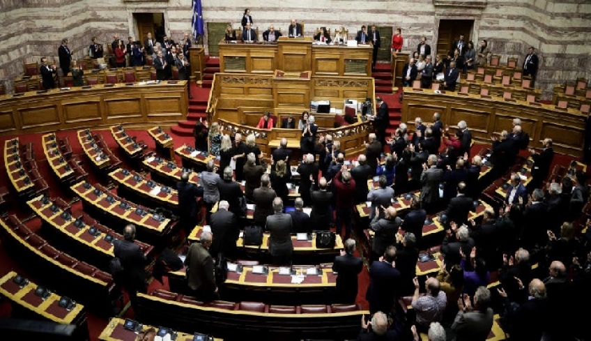Εγκρίθηκε η πρόταση για τις γερμανικές αποζημιώσεις – Τι είπαν στη Βουλή και τι απάντησαν οι Γερμανοί