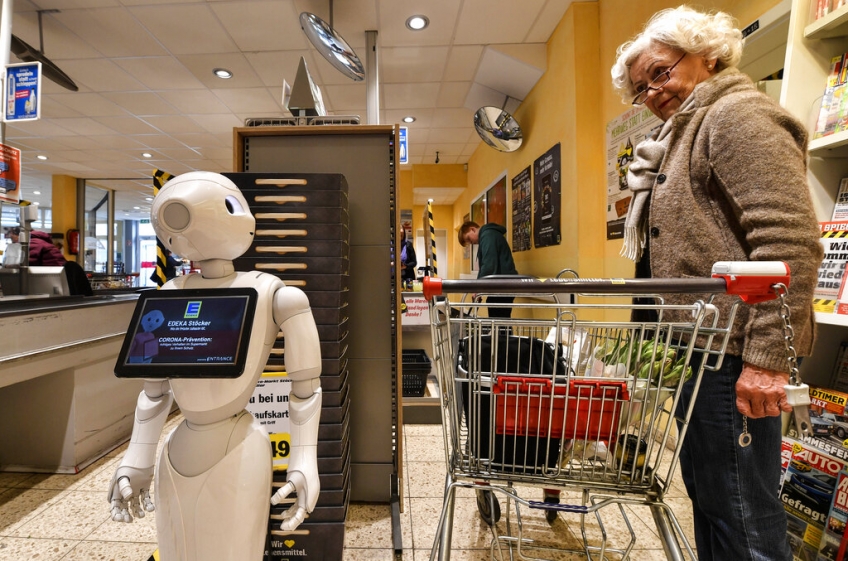 Έρευνα: Όσο πιο γρήγορα γερνάει το εργατικό δυναμικό μίας χώρας τόσο ταχύτερα αυτή υιοθετεί τα ρομπότ