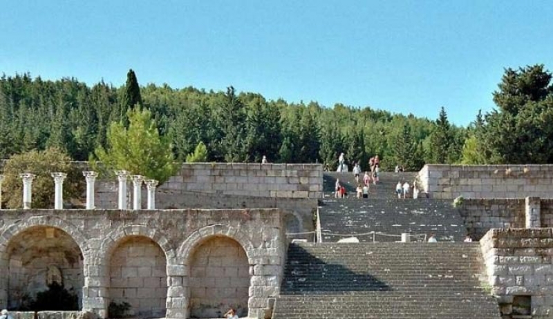 Μα πρέπει να μας το πει η TUI;