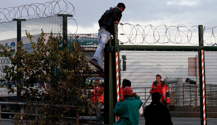 Βρετανία: Φυλάκιση και κατάσχεση μισθών για τους παράνομους μετανάστες