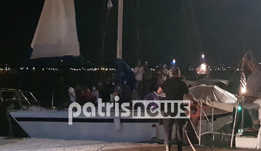 Ιστιοπλοϊκό με 80 μετανάστες έφτασε στο Κατάκολο -Μεγάλη κινητοποίηση στο λιμάνι [video]