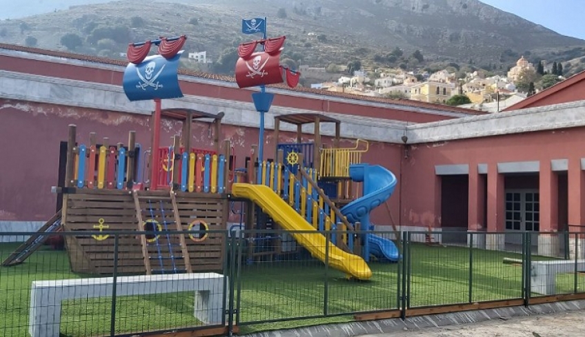 Τρεις νέες παιδικές χαρές στη Σύμη
