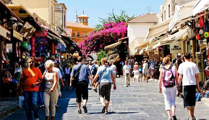 Νόμισμα με δύο όψεις φέτος ο τουρισμός: Τα άδεια νησιά και πού έχει 100% πληρότητα