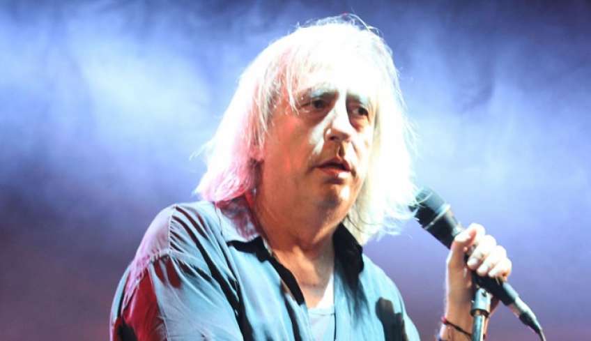 Ξέσπασμα Αγγελάκα για Τέμπη: Συγγνώμη πατέρα, αν το 'ξερα ότι θα πάρεις αποζημίωση, θα ανέβαινα κι εγώ στο τρένο