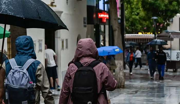 Καιρός σήμερα: Ισχυρές βροχές, καταιγίδες και χαλάζι σε πολλές περιοχές – Συνεχίζει σταθερά η πτώση της θερμοκρασίας