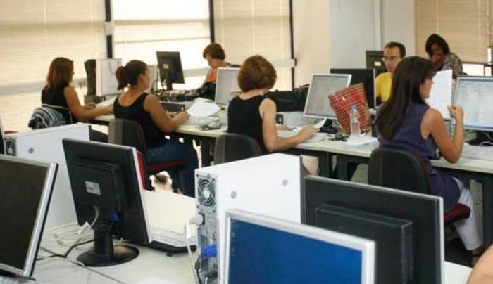 Δημόσιο: Ξεκινάει η καταβολή των «κουρεμένων» εφαπάξ – Χαμένοι οι δημοτικοί υπάλληλοι