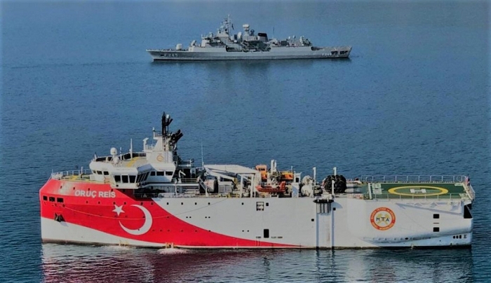 Συνεχίζεται η τουρκική προπαγάνδα: Στη δημοσιότητα βίντεο με το Oruc Reis και τα πολεμικά πλοία που το συνοδεύουν