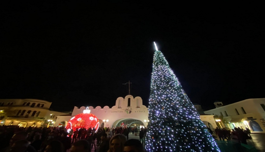 Mε το άναμμα του χριστουγεννιάτικου δέντρου στην Πλ.Ελευθερίας ξεκίνησαν οι εορταστικές εκδηλώσεις