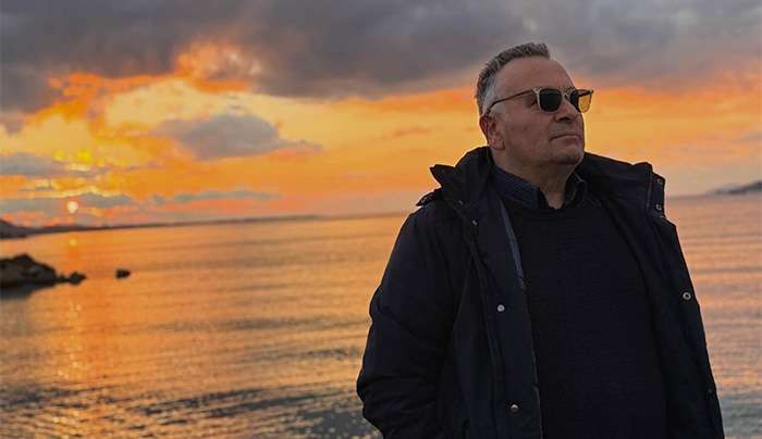 Μιχάλης Καντζόγλου: Όμορφοι άνθρωποι είναι εκείνοι που η ματιά τους είναι πάντα φωτεινή και νιώθουν με τη ψυχή τους ….