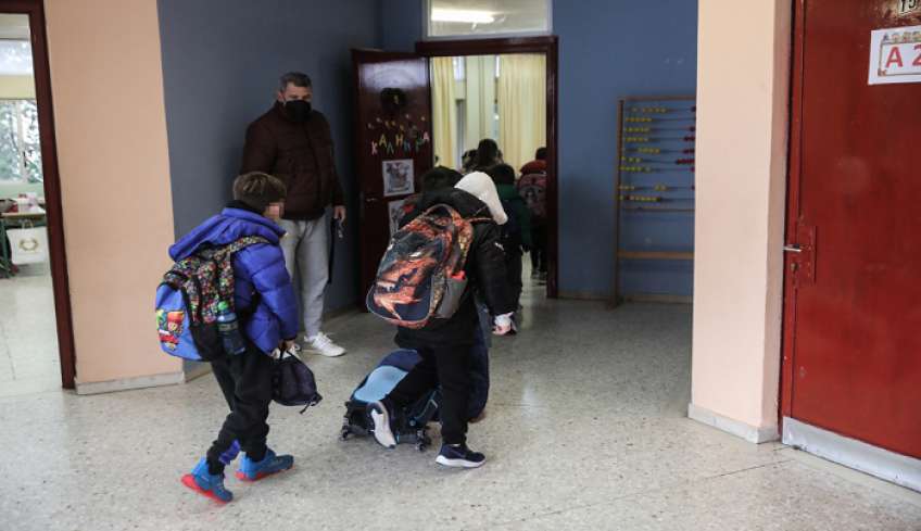 Χριστούγεννα: Πότε κλείνουν τα σχολεία και πότε ανοίγουν ξανά