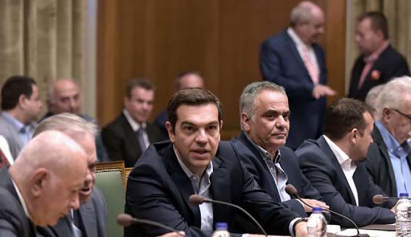 Με το βλέμμα στις κάλπες-Στο τραπέζι και ο ανασχηματισμός