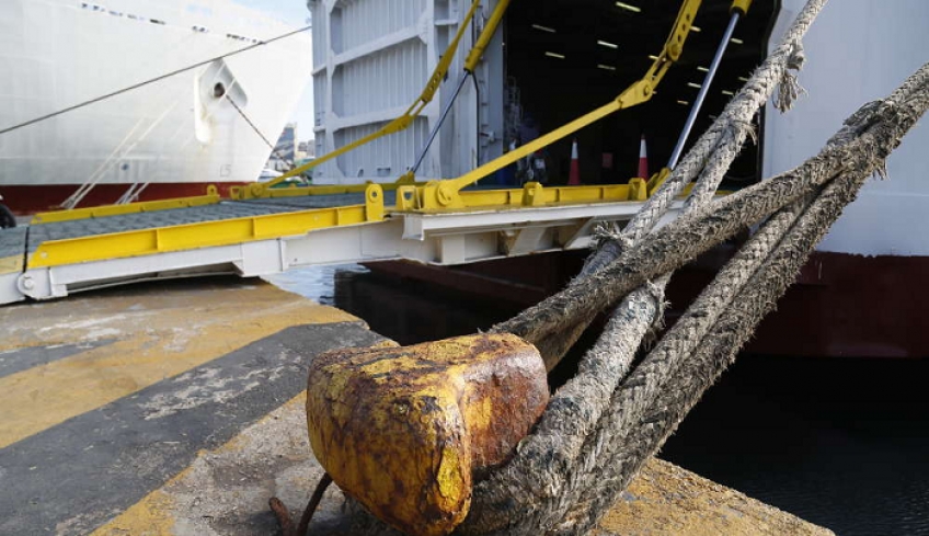 Δεμένα τα πλοία στα λιμάνια: Δεν εκτελούνται δρομολόγια από Πειραιά και Ραφήνα λόγω της κακοκαιρίας