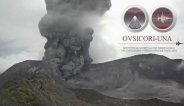 Έκρηξη ηφαιστείου στην Κόστα Ρίκα: &quot;Έβρεξε&quot; πέτρες και στάχτη! Εντυπωσιακό βίντεο