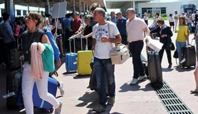 Οι Τούρκοι υποδέχτηκαν με τιμές την πρώτη πτήση τσάρτερ από τη Ρωσία