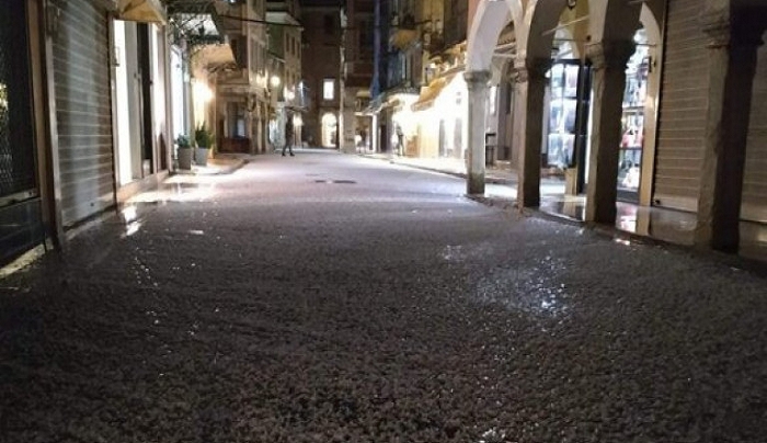Εντονη χαλαζόπτωση στην Κέρκυρα -Πλημμύρισαν επαρχιακοί δρόμοι [βίντεο]