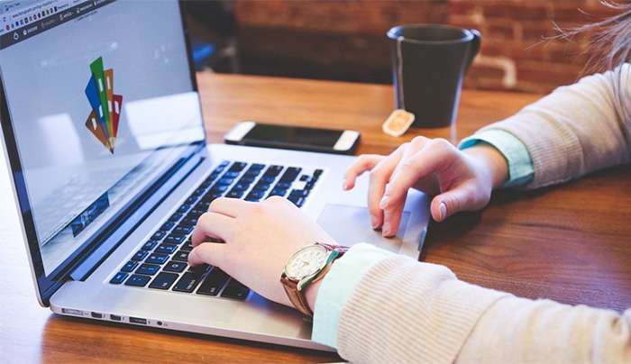 Επιδότηση tablet - laptop: Πότε ξεκινά η υποβολή αιτήσεων - Οι δικαιούχοι του voucher