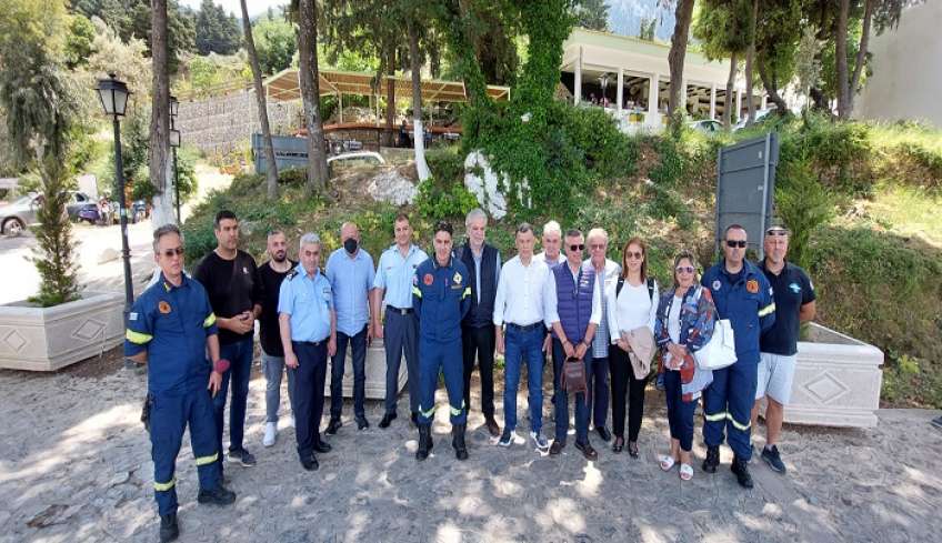 Στη Ζιά ο υπουργός Χρήστος Στυλιανίδης με όλους τους συναρμόδιους φορείς, για το σχέδιο διαφυγής σε περίπτωση πυρκαγιάς