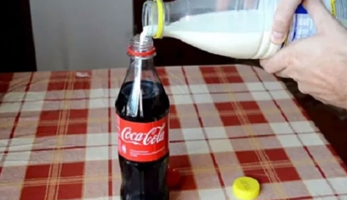 Τι θα συμβεί αν ρίξεις γάλα μέσα στην coca cola;;; (Βίντεο)