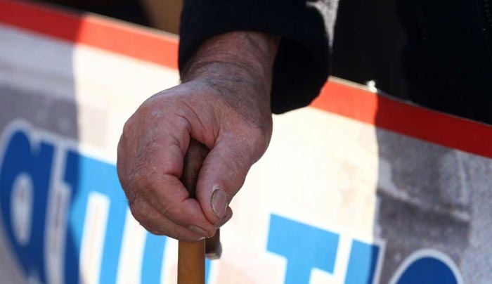 Συντάξεις: Τι κρύβει ο επανυπολογισμός - Φόβοι για νέες περικοπές