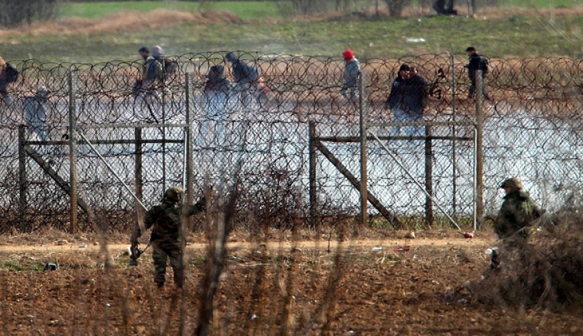 Έβρος: Νέα επεισόδια στον φράχτη – Έπεσαν χημικά από Τούρκους
