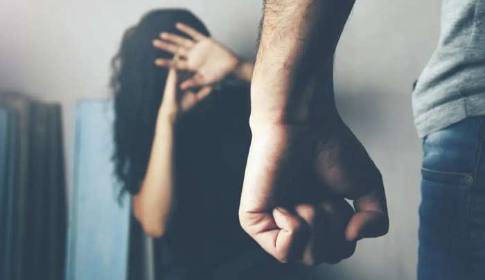 Χανιά: Μεθυσμένος 53χρονος ξυλοκόπησε τη σύζυγο και την κόρη του