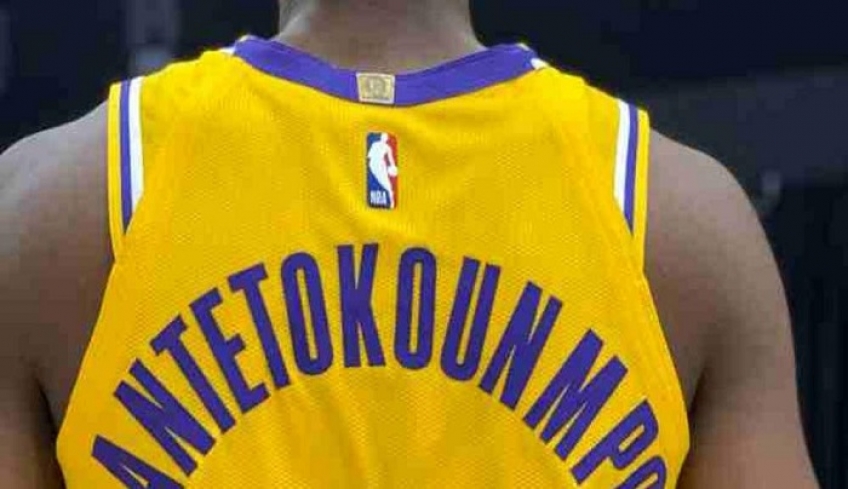 Mε την φανέλα των μεγάλων Λέικερς ο Κώστας Αντετοκούνμπο
