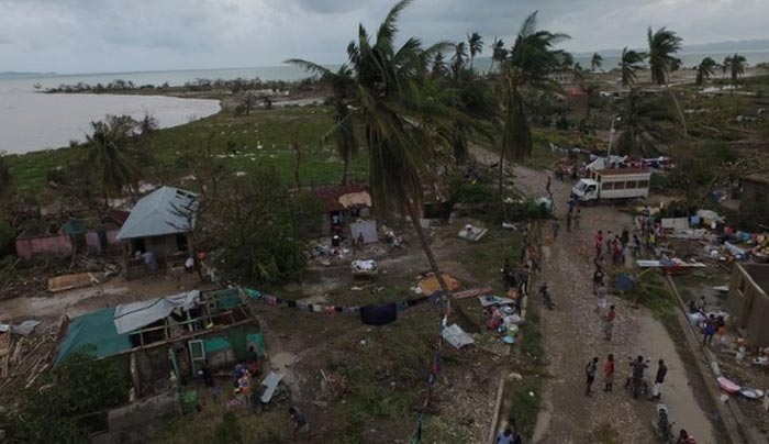 Αγωνία στις ΗΠΑ για τον τυφώνα Μάθιου που «θα σκοτώσει κόσμο» (βίντεο)
