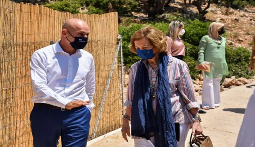 Στους Λειψούς η βασίλισσα Σοφία της Ισπανίας – Ξεναγήθηκε στο Καταφύγιο Θαλάσσιας Ζωής Αιγαίου