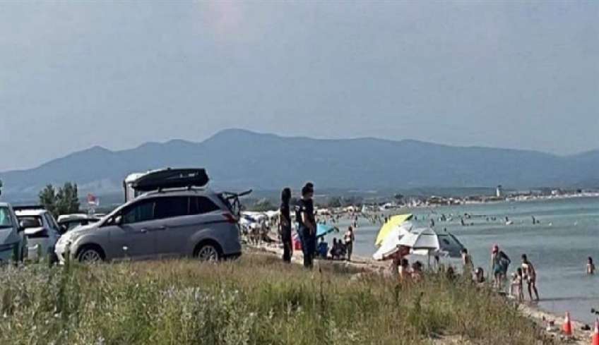 Θρίλερ στη Χαλκιδική: Παιδί έπαιζε στην άμμο και ξέθαψε ανθρώπινα οστά [Εικόνα]