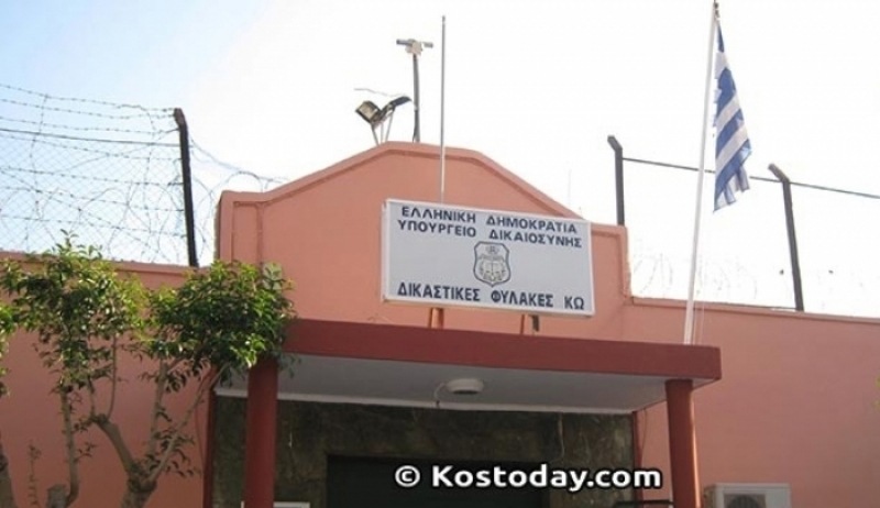 Στις φυλακές της Κω οι τέσσερις διακινητές, οι οποίοι είχαν αποβιβάσει πρόσφυγες στη Λάμπη και το Ψαλίδι.